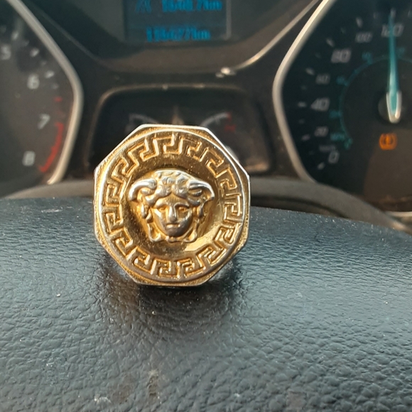 Versace ring - Picture 3 of 4